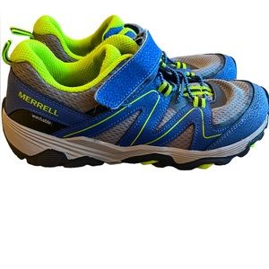 Merrell boy’s sneaker size 4Y. Like New…VERY gently worn!